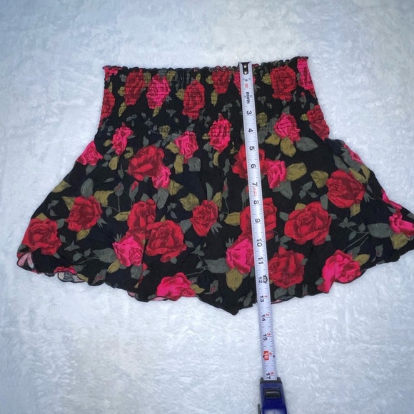 Aritzia Talula XS Rose Red Mini Skirt Comfy Cute Sexy Stretchy Waist Band​ - Picture 4 of 6